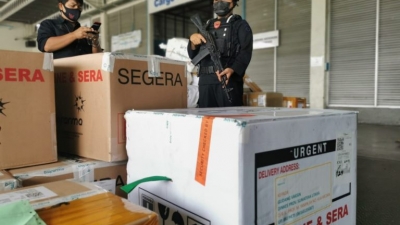 Vaksin Coronavac dan  Moderna di Kawal Brimob Polda Sumut Menuju Gudang Farmasi Dinkes Pemprovsu