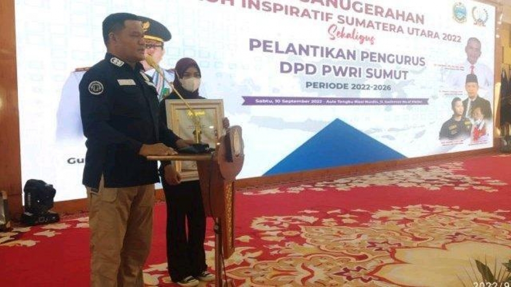 Kapolda Sumut Terima  Anugerah Sebagai Tokoh Inspirasi Sumut'  2022 dari DPP PWRI