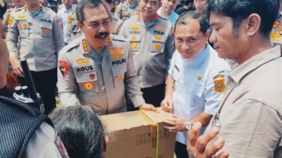 Wakapolri Bagikan 10 Ribu Paket Sembako | Pesankan Kapoldasu Menyayangi Warga Sumut
