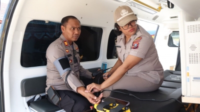 Pastikan Kesehatan Personil Polres Pakpak Bharat Yang Melaksanakan PAM Di KPU Tetap Prima Sie Dokkes Polres Pakpak Bharat Cek Kesehatan