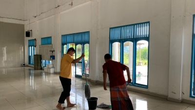 Sambut Maulid Nabi Muhammad SAW 1446 H Polres Pakpak Bharat Bersih - Bersih Mesjid Agung Kota Salak