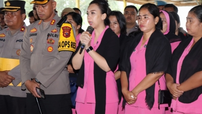 Keluarga Besar Polres Pakpak Bbarat Melayat.ke Rumah Duka Atas Meninggal Dunia Isteri Kasat Binmas Polres Pakpak Bharat