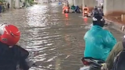 Wow ! Jakarta Tenggelam,Sebagian Wilayah Terendam Tak Bisa di Lintas Motor
