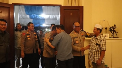 Kapolrestabes Medan Melayat ke Rumah Duka Kombes Pol (Purn) Makmur Ginting