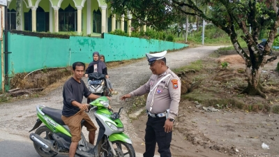 Operasi Keselamatan Toba 2025, Polres Pakpak   Bharat Lakukan Patroli dan Gakkum Terhadap Odol dan Tak Pakai Helm SNI