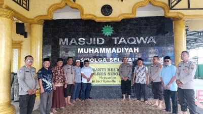 Menyambut Bulan Suci Ramadhan Polres Sibolga laksanakan Kebersihan Masjid