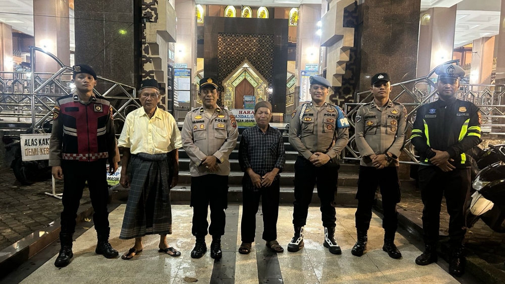 Personel Polres Sibolga Rutin PAM Masjid Sholat Taraweh