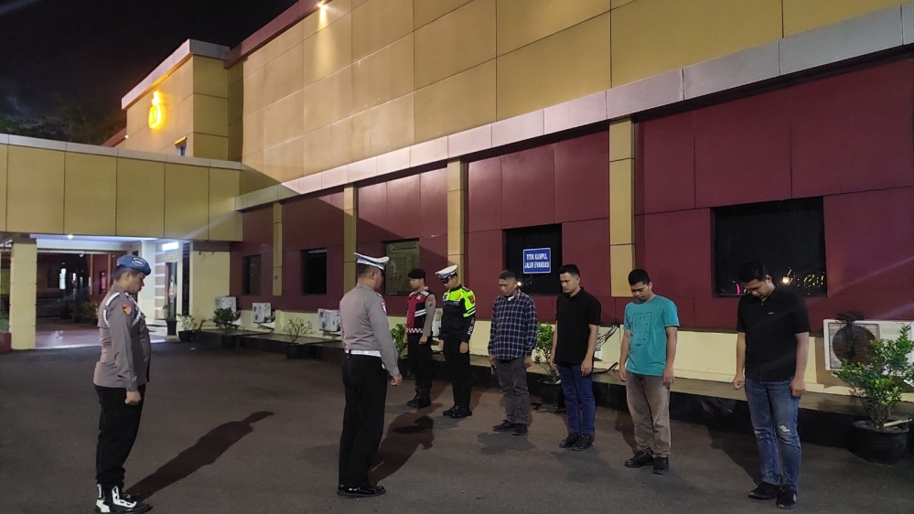 Antisipasi Kenakalan Remaja, Polres Sibolga Patroli Asmara Subuh