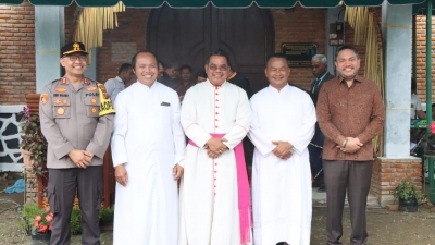 Kapolres Pakpak Bharat Hadiri Pemberkatan Gereja Stasi St. Petrus dan Paulus Resdes Raden Serta Penerimaan Sakramen Krisma SE Paroki Santa Lusia Batak