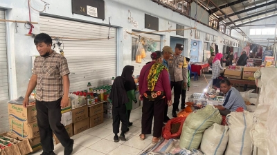 Polsek Sukaramai Lakukan KRYD Cegah Aksi Kejahatan di Masyarakat di Pasar Rakyat