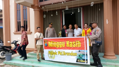 Polsek Pangkalan Brandan Pengamanan Kegiatan Minggu Kasih di Gereja HKBP