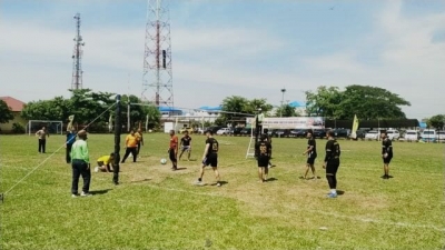 Pertandingan Olahraga Volly Digelar Polresta Deli Serdang Dalam Meriahkan Hari Bhayangkara ke-79. Tim Gabungan Polsek Raih Juara