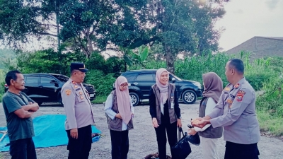 Kapolsek Salak dan Kapolsek Sukaramai Dukung Ketapang Cek Kadar Air Hasil Panen Jagung Milik Masyarakat