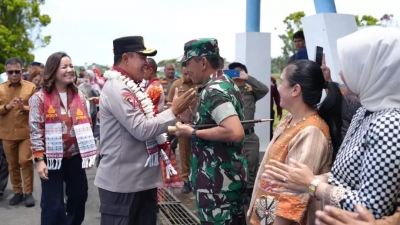 Kunjungan Kapolda Sumut Disambut Merian Dari Kalangan Forkopimda Saat Tiba di Tapteng
