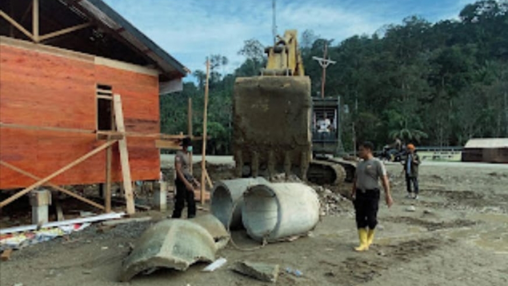 Bergerak Bersama Brimob Polda Sumut dan Warga Batang Toru, Pulihkan Kehidupan Pascabencana