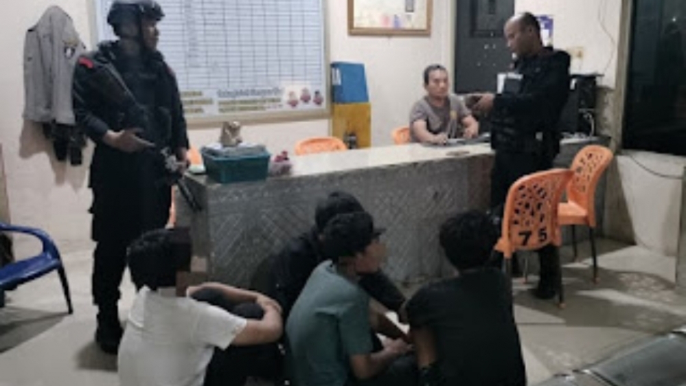 Tawuran di Malam.Hari di Kota.Medan Digagalkan Brimob Polda Sumut, Empat Remaja Serta Dua Kelewang Diamankan