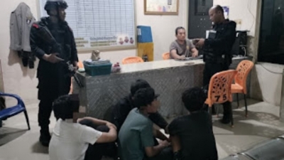 Tawuran di Malam.Hari di Kota.Medan Digagalkan Brimob Polda Sumut, Empat Remaja Serta Dua Kelewang Diamankan