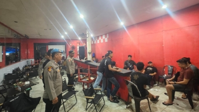 Call Center.110 Bergerak Cepat, Polisi Bubarkan Keributan Antar Remaja di Coffee Shop Red.& Co