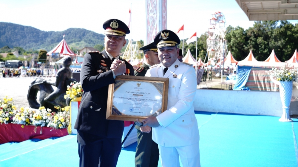 Penghargaan Ketahanan Pangan Saat HUT RI ke-81, Dari Bupati Pakpak Bharat Kepada Kapolres dan Danyon Inf 906/Sanalenggam